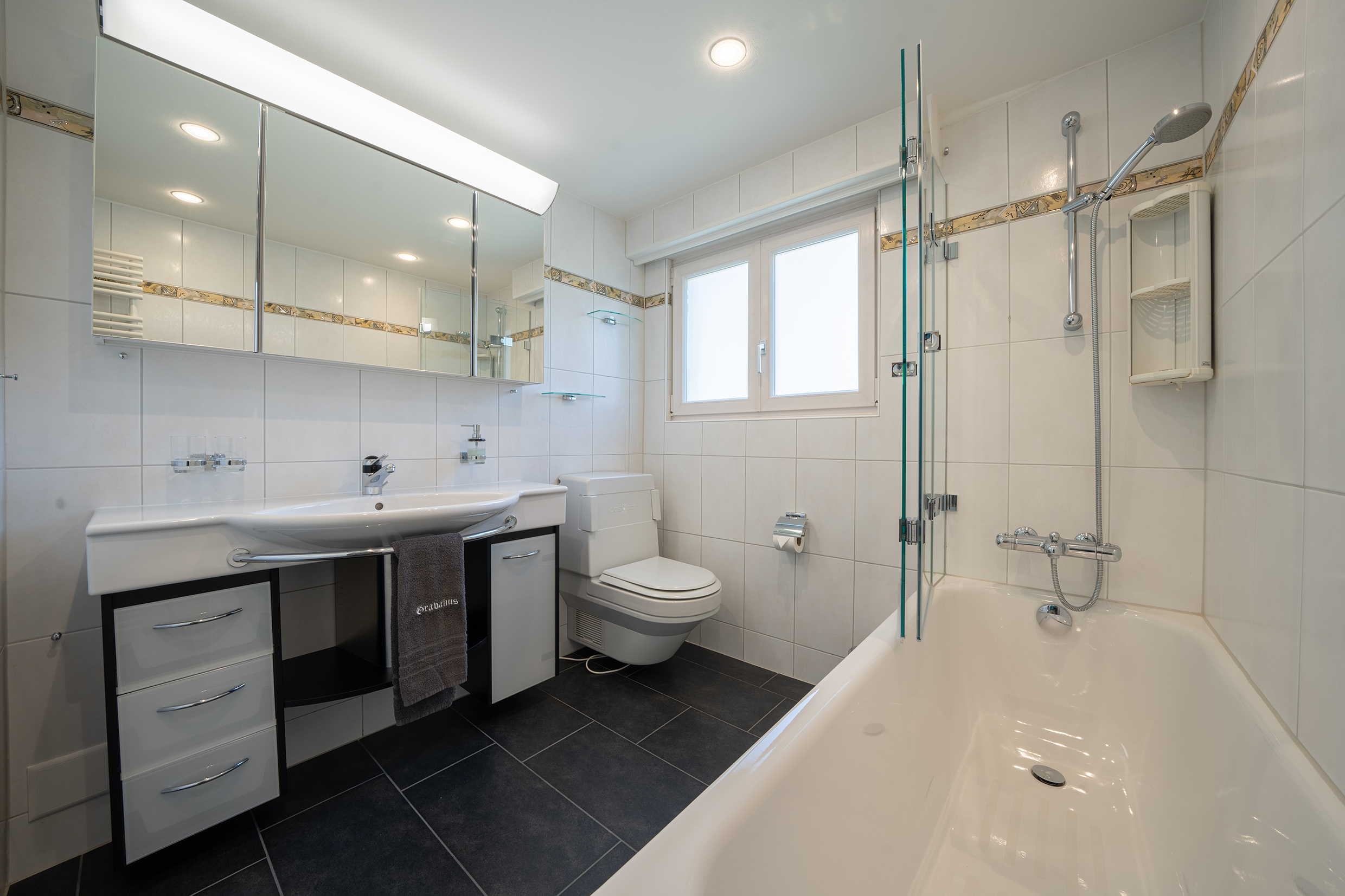 Grabahus_Bathroom_01.jpg
